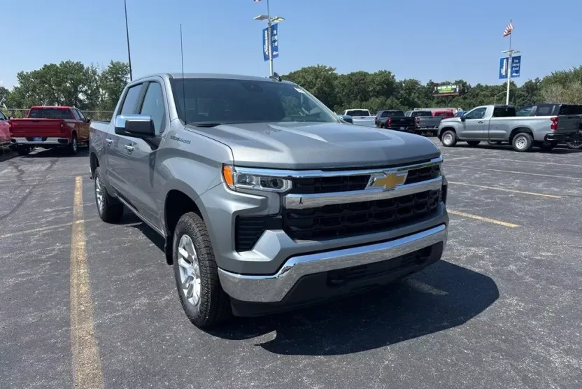 2025 Chevrolet Silverado 1500 LT photo 1