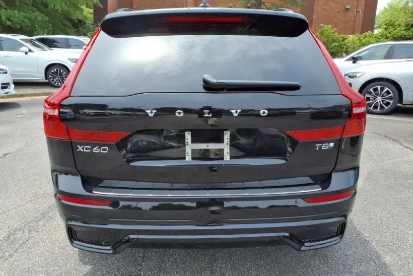 2025 Volvo XC60 Hybrid T8 Core photo 1