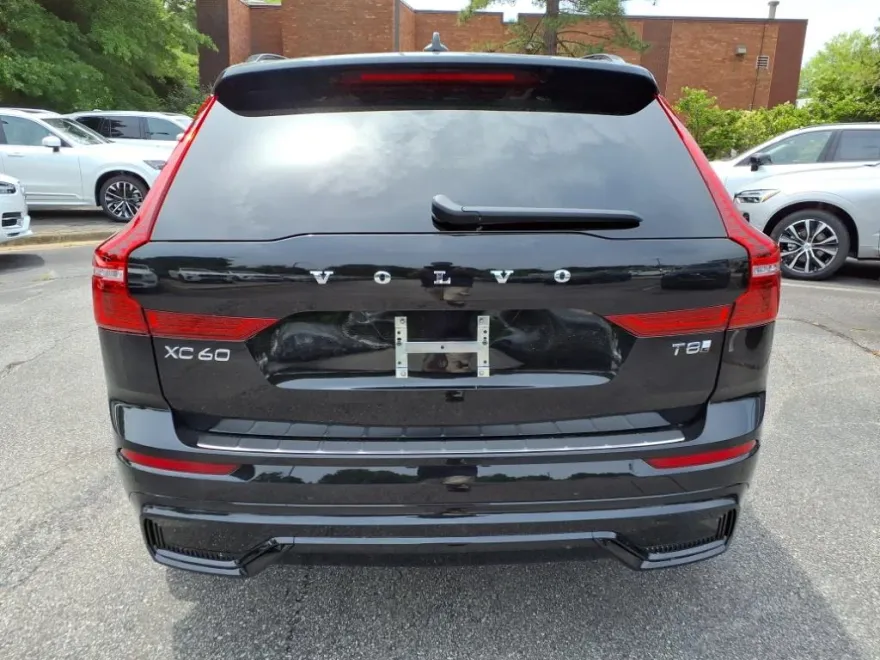 2025 Volvo XC60 Hybrid T8 Core photo 1