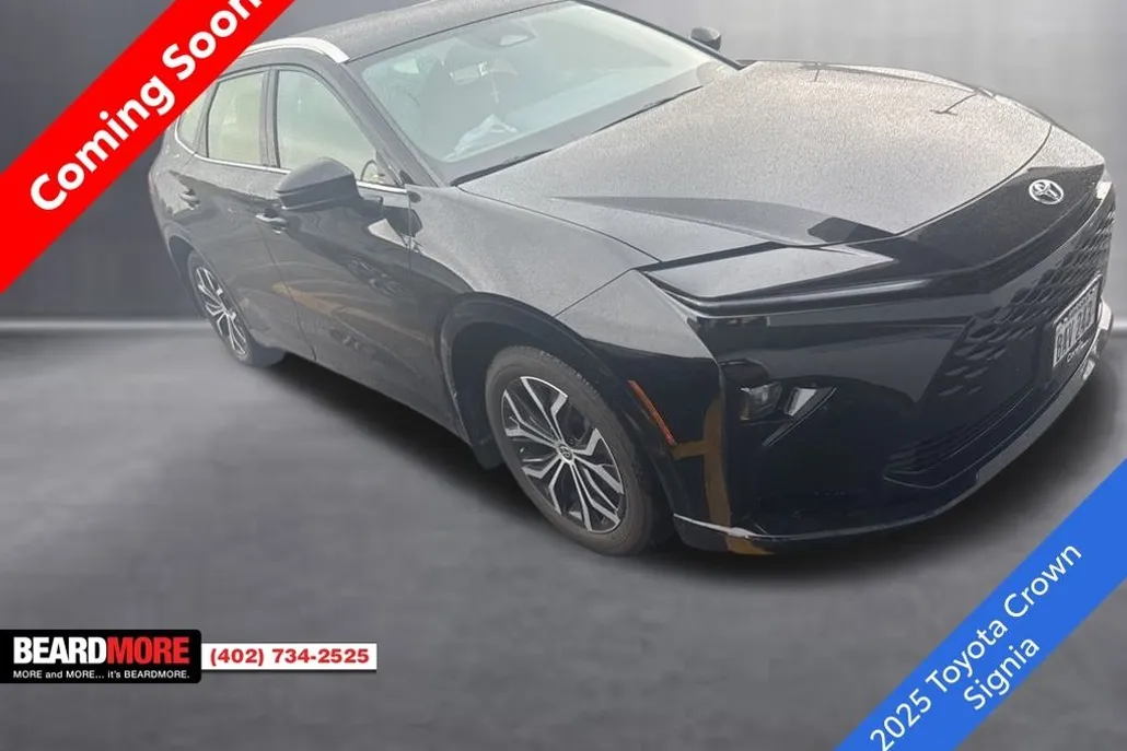 2025 Toyota Crown Signia XLE photo 1