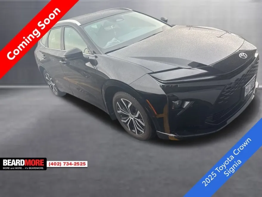 2025 Toyota Crown Signia XLE photo 1