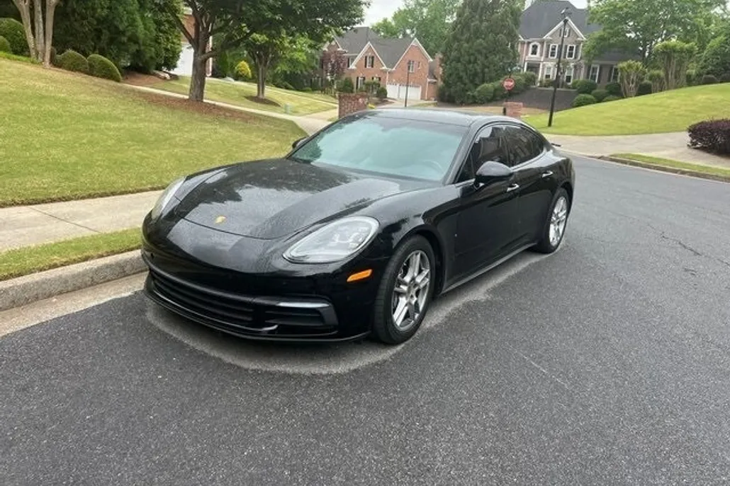 2018 Porsche Panamera 4 photo 1
