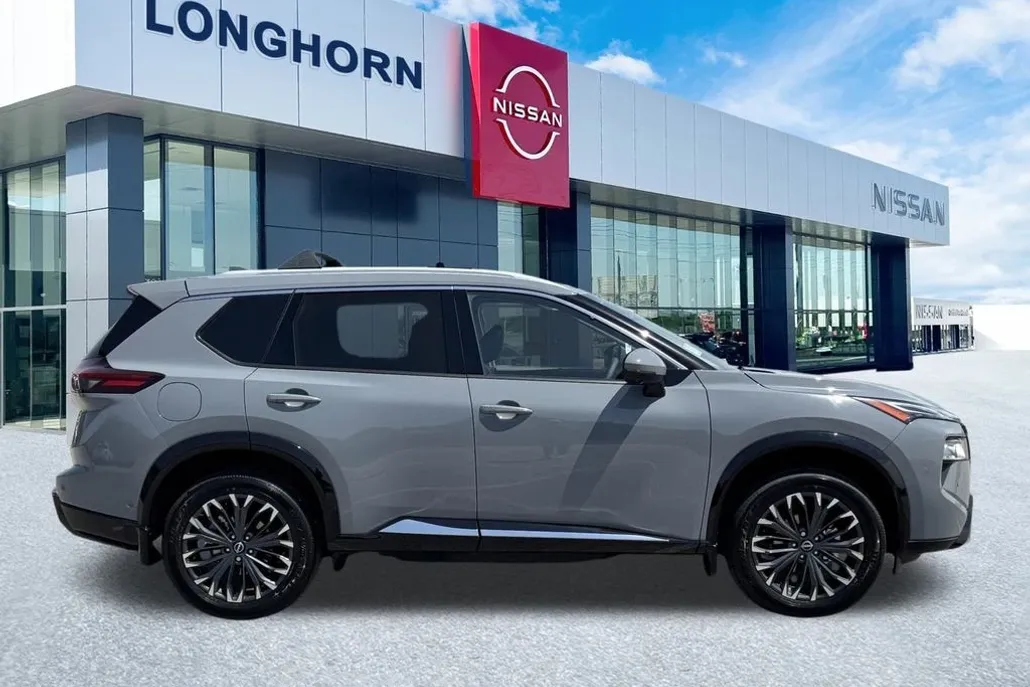2025 Nissan Rogue Platinum photo 1