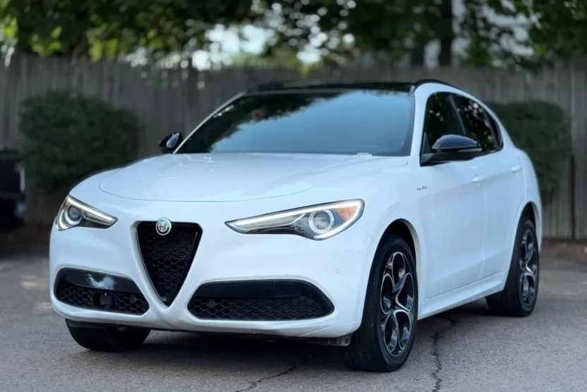2022 Alfa Romeo Stelvio Ti Sport photo 1