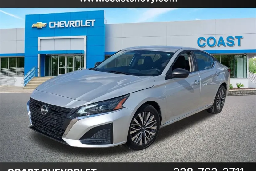 2025 Nissan Altima SV photo 1