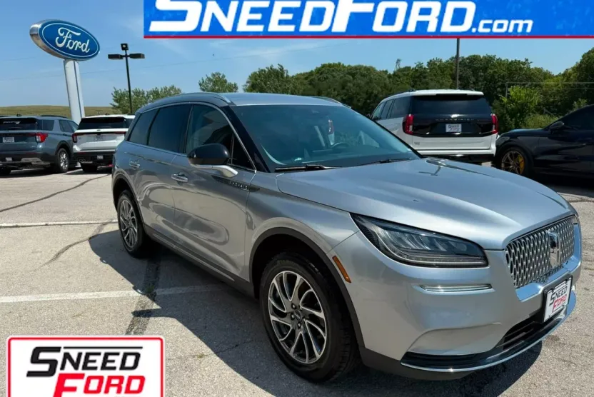 2022 Lincoln Corsair Standard photo 1