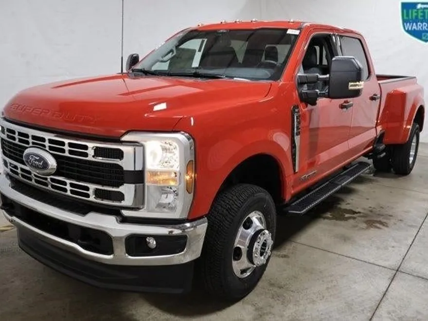 2025 Ford F-350 XLT photo 1