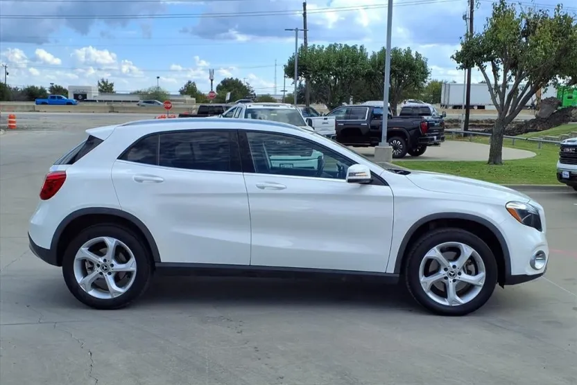2019 Mercedes Benz GLA 250 photo 1