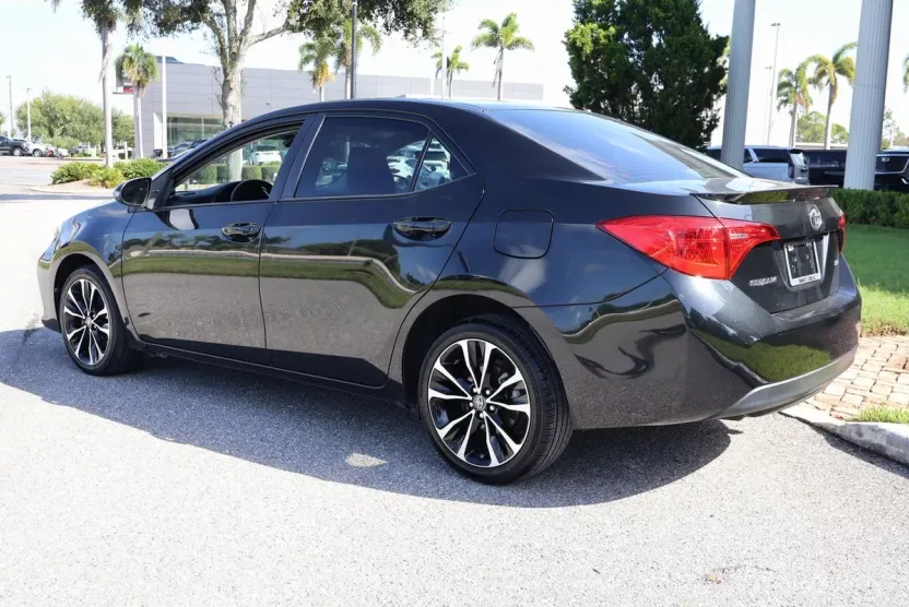 2019 Toyota Corolla L photo 1