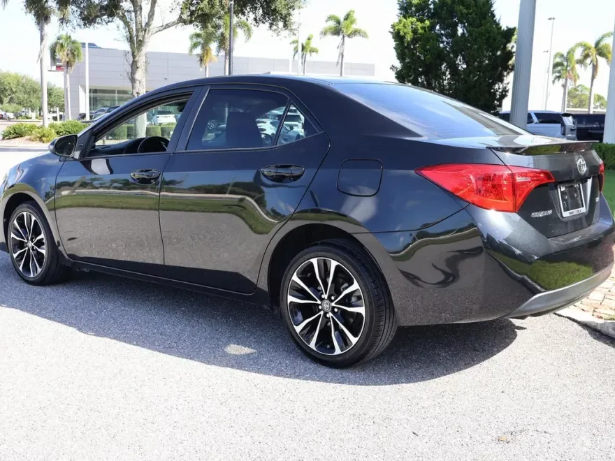 2019 Toyota Corolla L photo 1