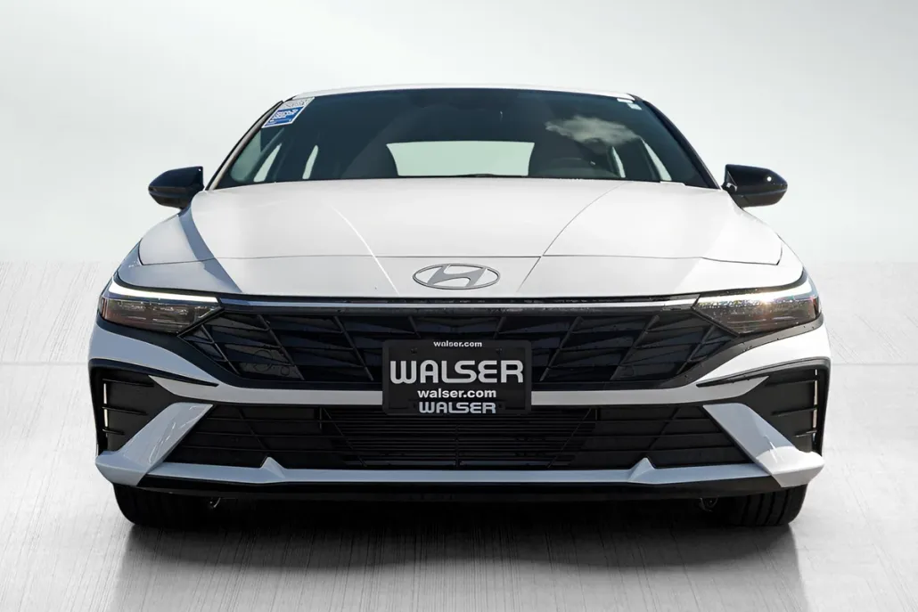 2025 Hyundai Elantra SEL Sport photo 1