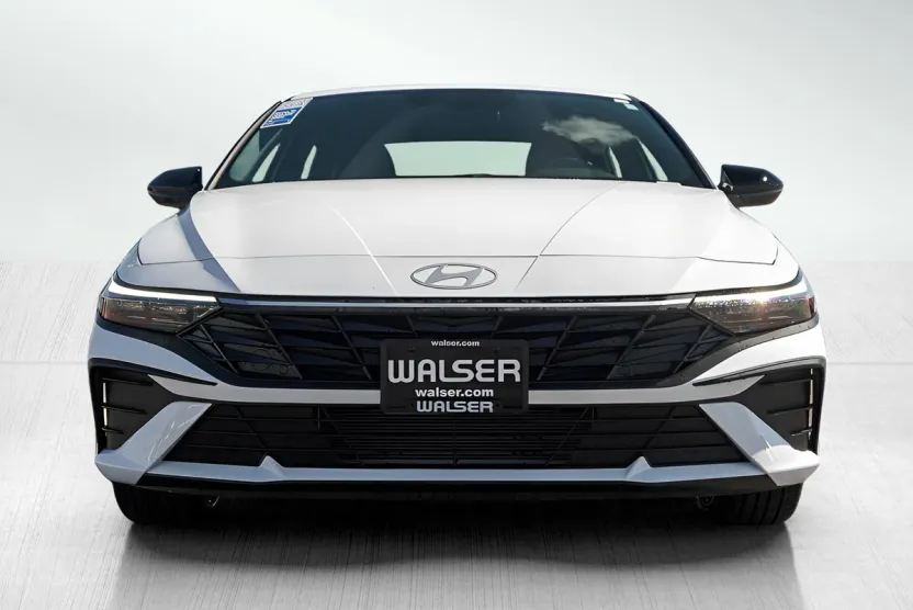 2025 Hyundai Elantra SEL Sport photo 1