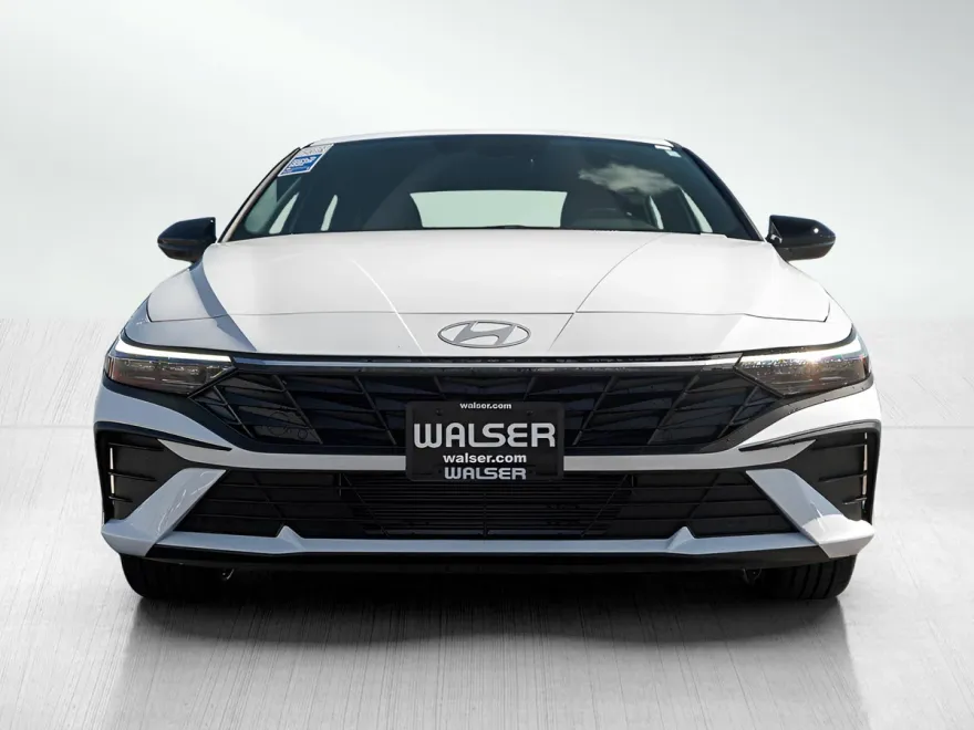 2025 Hyundai Elantra SEL Sport photo 1