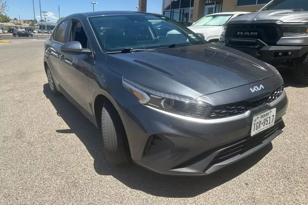2023 Kia Forte LX photo 1