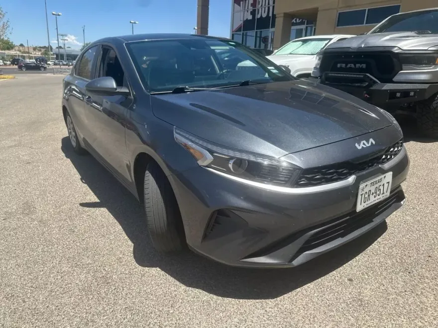 2023 Kia Forte LX photo 1
