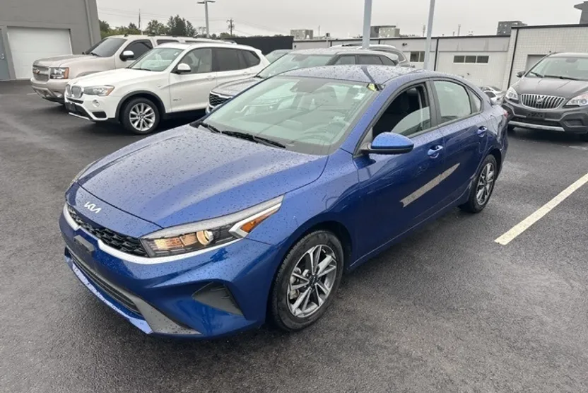 2023 Kia Forte LXS photo 1