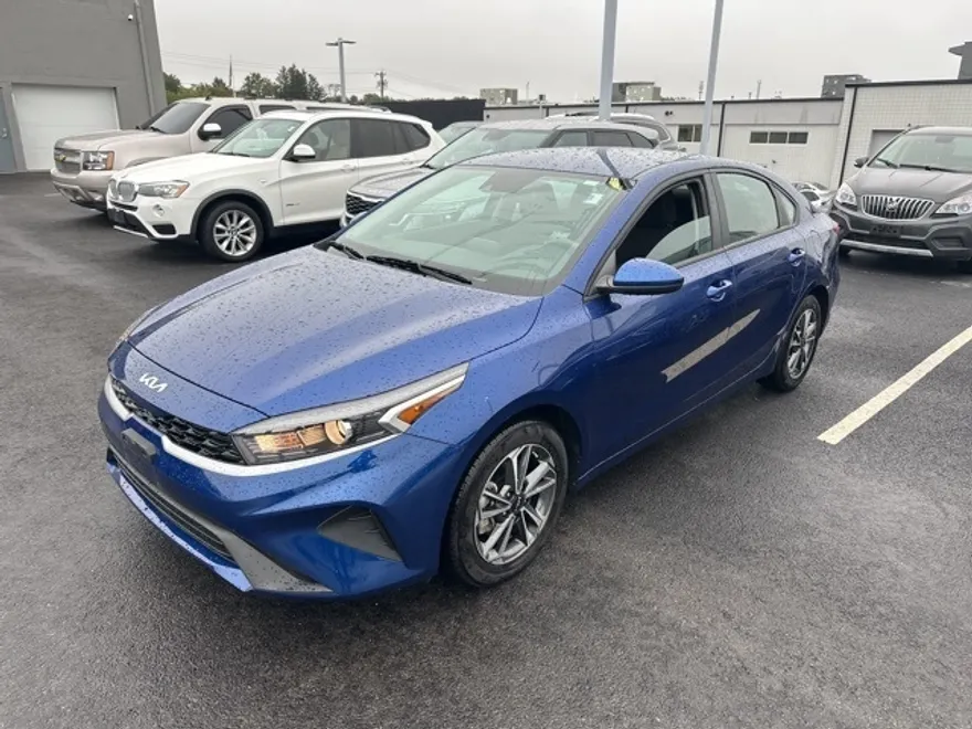 2023 Kia Forte LXS photo 1