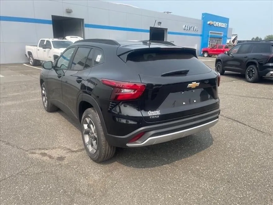 2025 Chevrolet Trax LT photo 1