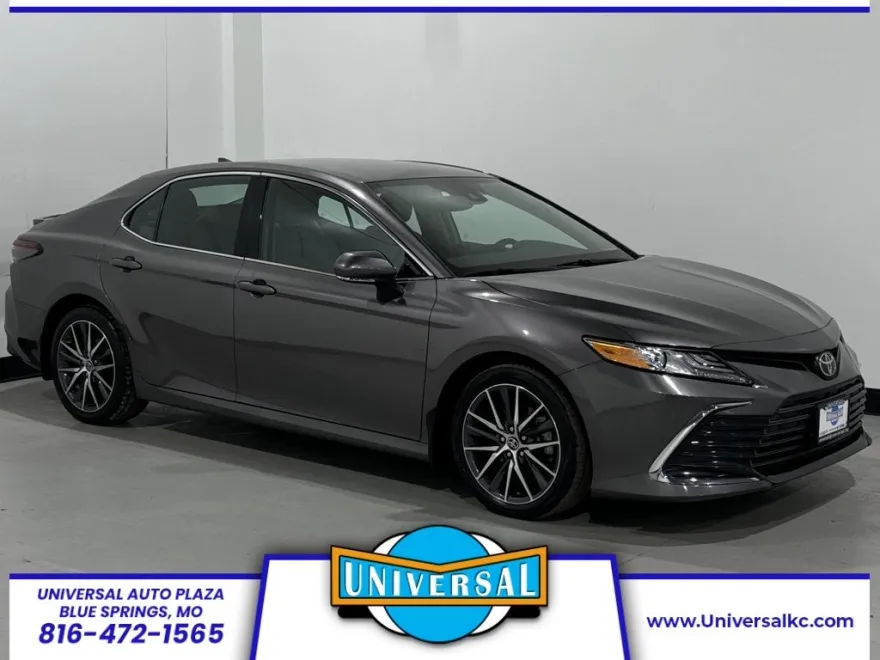 2021 Toyota Camry XLE photo 1
