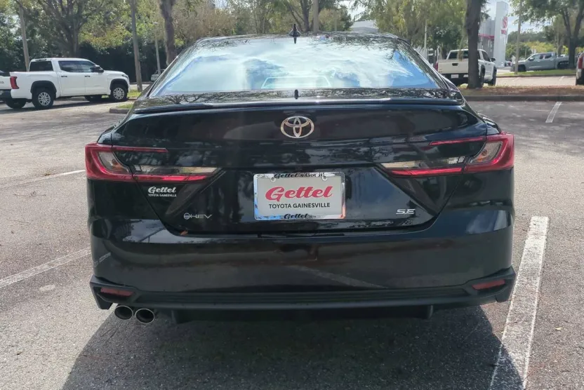 2026 Toyota Camry SE photo 1