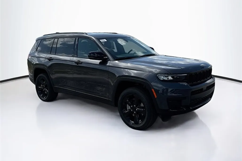 2025 Jeep Grand Cherokee Altitude photo 1