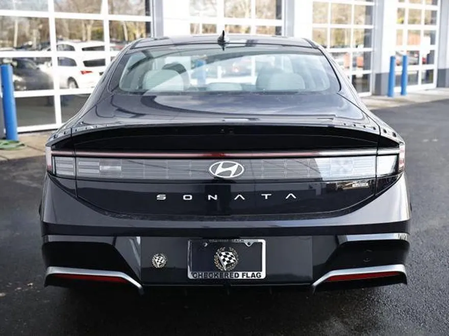 2025 Hyundai Sonata Hybrid SEL photo 1