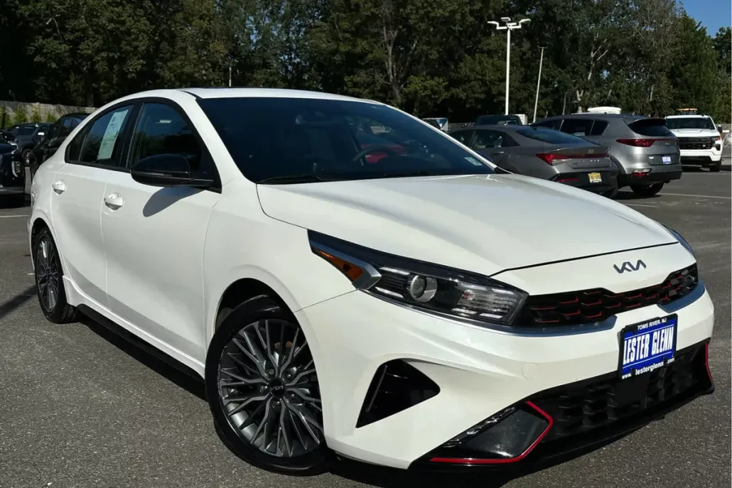2023 Kia Forte GT-Line photo 1