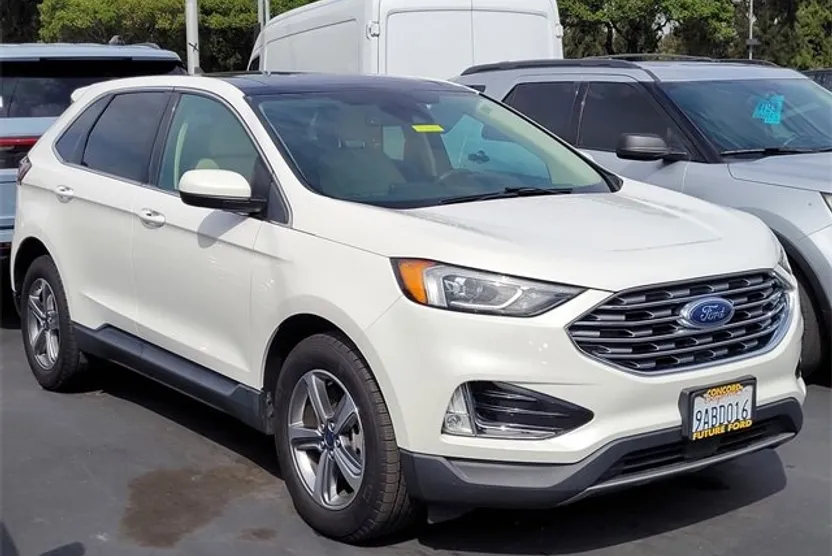 2022 Ford Edge SEL photo 1