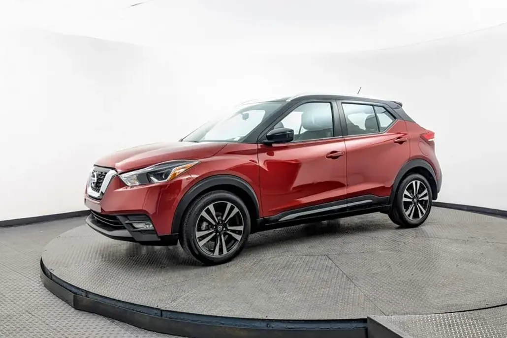 2019 Nissan Kicks SR photo 1