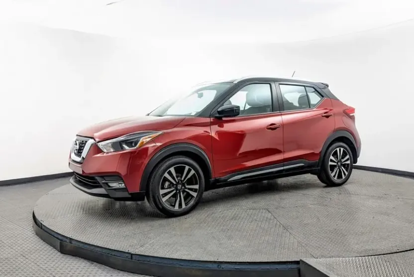 2019 Nissan Kicks SR photo 1