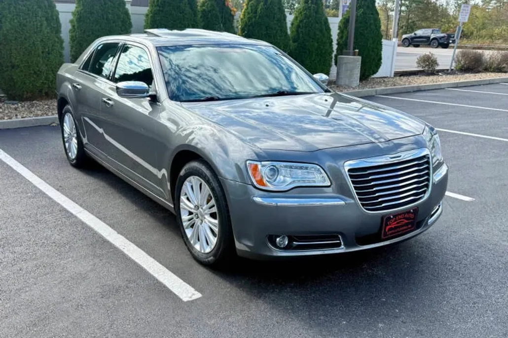 2012 Chrysler 300 Limited photo 1