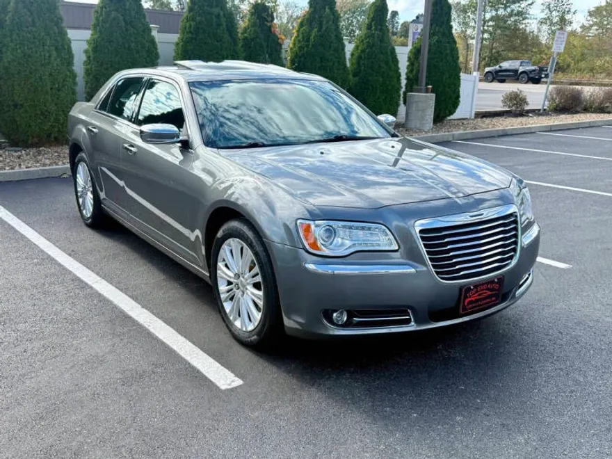 2012 Chrysler 300 Limited photo 1