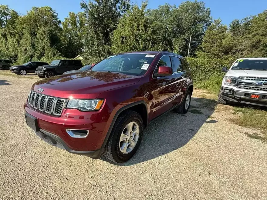2017 Jeep Grand Cherokee Laredo photo 1