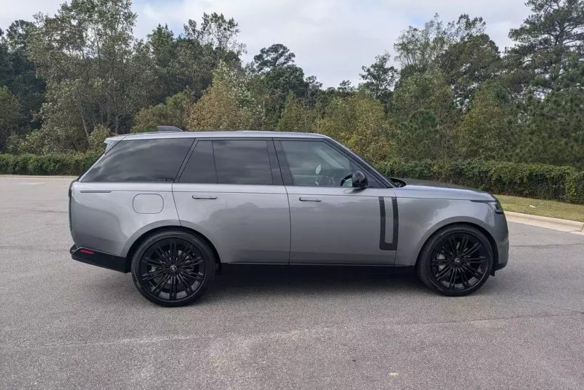 2024 Land Rover Range Rover SE photo 1