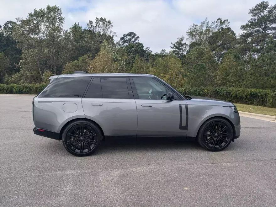 2024 Land Rover Range Rover SE photo 1