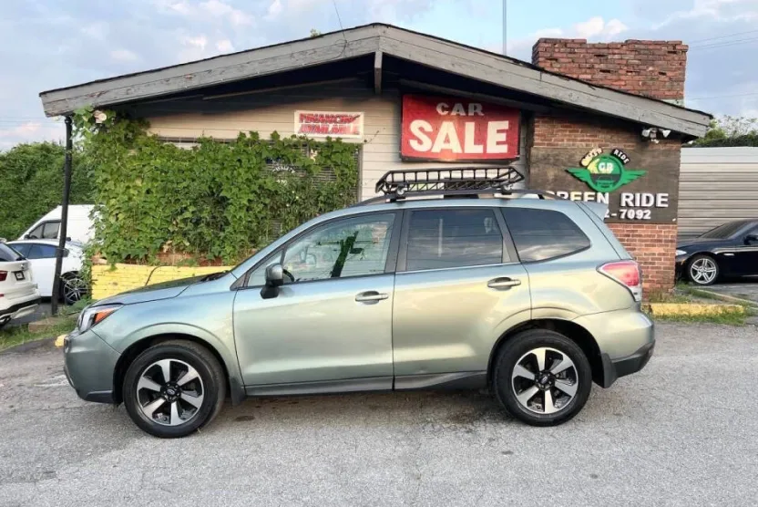 2017 Subaru Forester 2.5i Premium photo 1