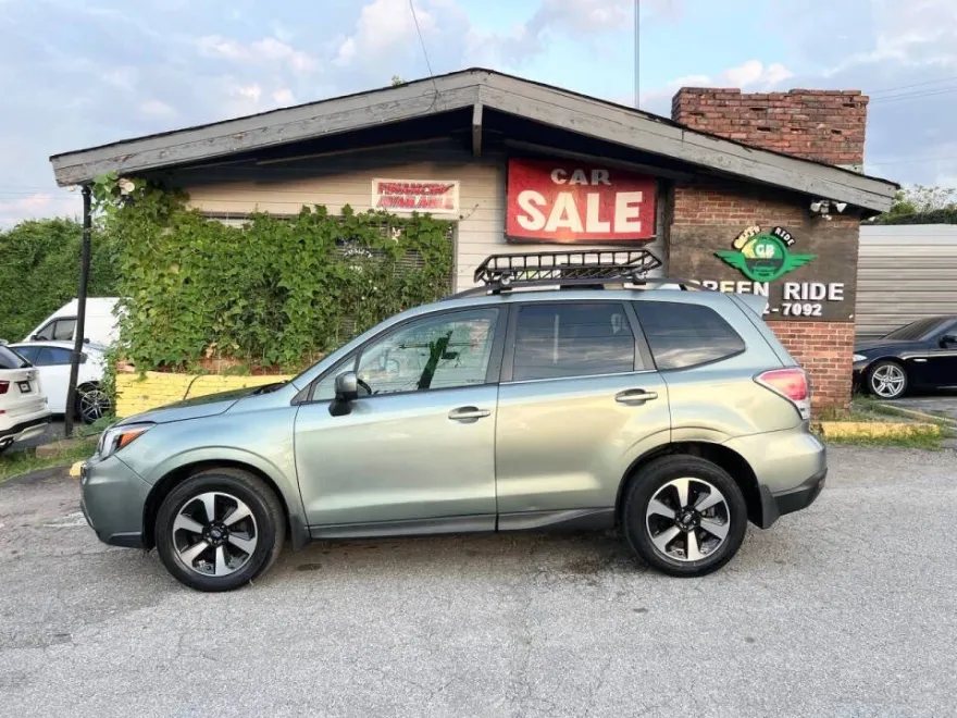 2017 Subaru Forester 2.5i Premium photo 1
