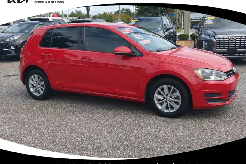 2017 Volkswagen Golf S photo 1
