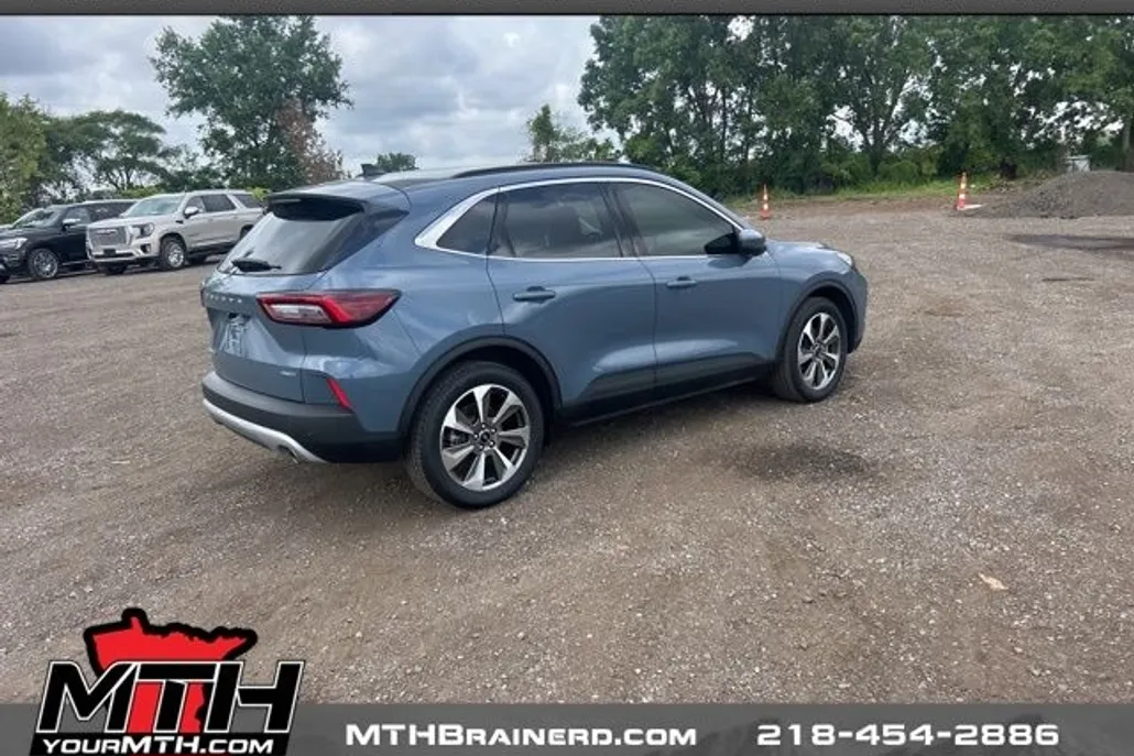 2023 Ford Escape Hybrid Platinum photo 1