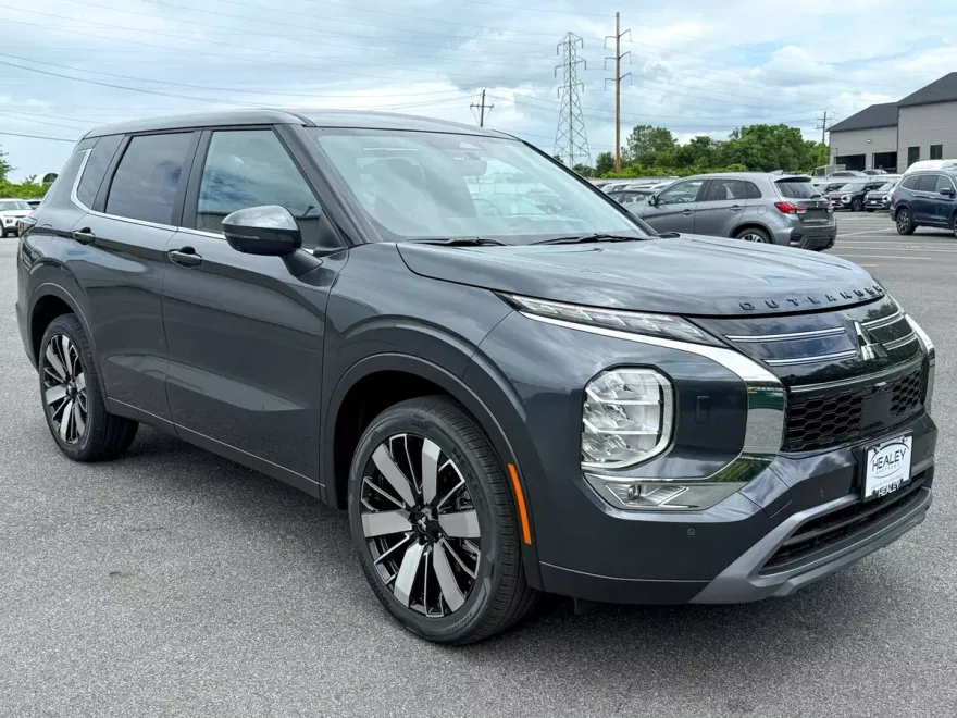 2025 Mitsubishi Outlander SE S-AWC photo 1