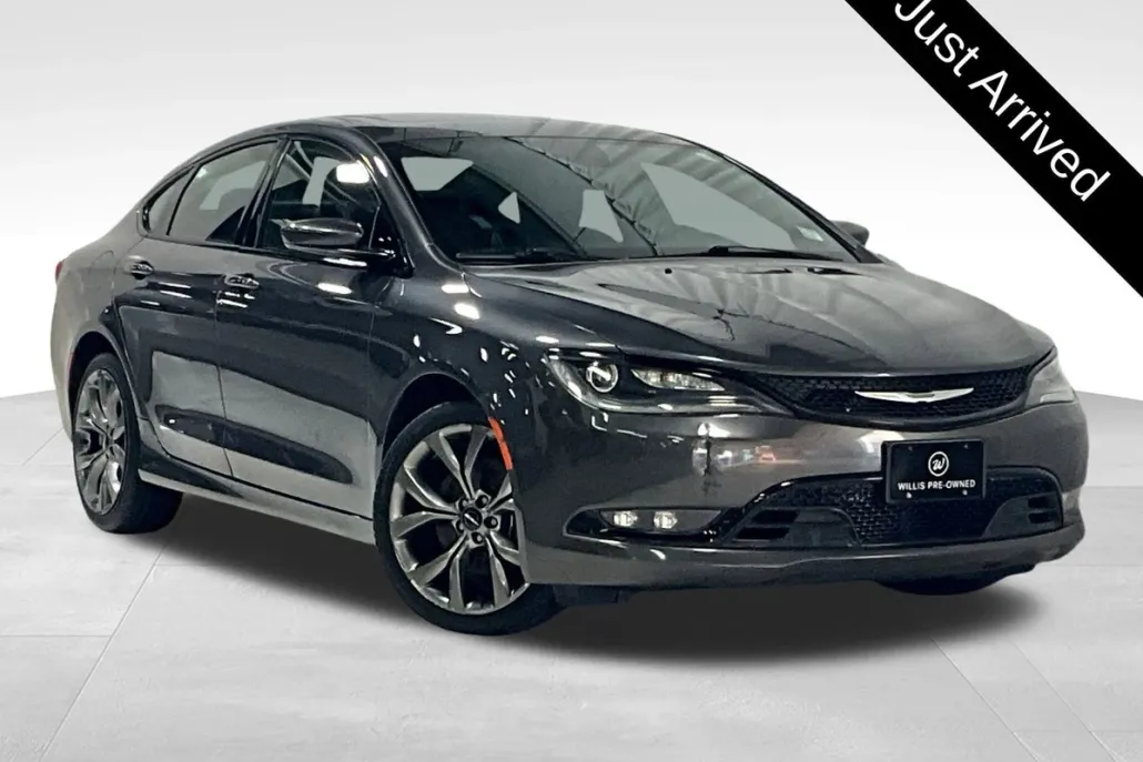 2015 Chrysler 200 S photo 1