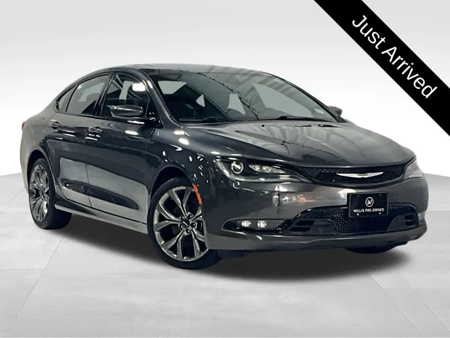 2015 Chrysler 200 S photo 1