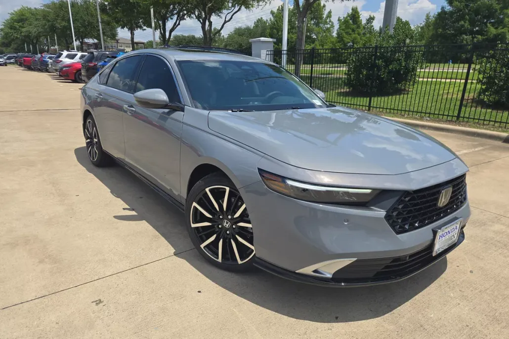 2025 Honda Accord Hybrid Touring photo 1