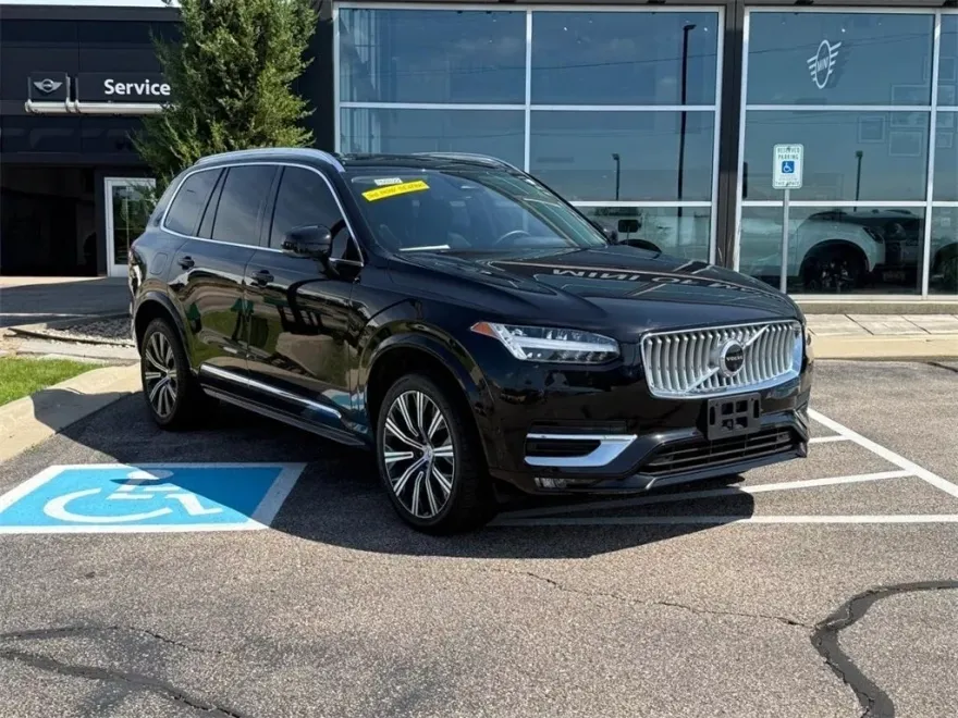2023 Volvo XC90 Plus photo 1
