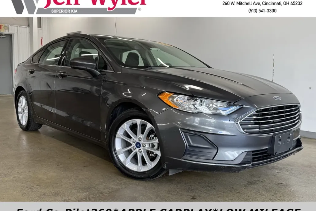 2020 Ford Fusion SE photo 1