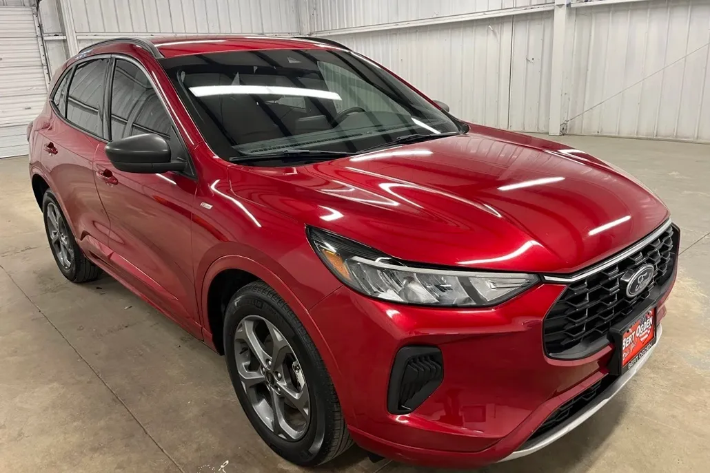 2023 Ford Escape ST-Line photo 1