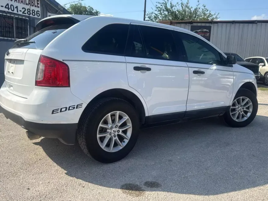2014 Ford Edge SE Sport photo 1