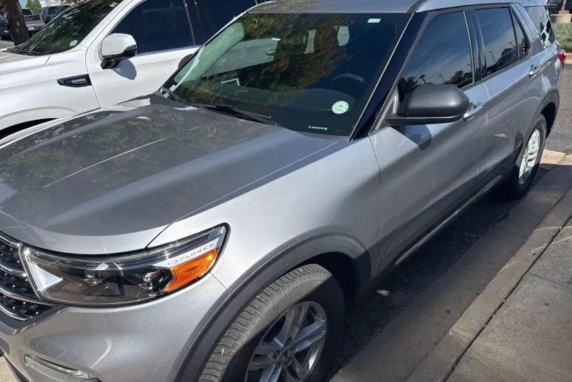 2021 Ford Explorer XLT photo 1