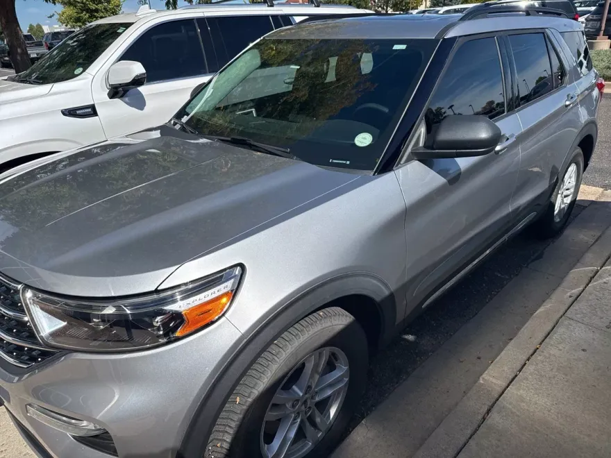2021 Ford Explorer XLT photo 1