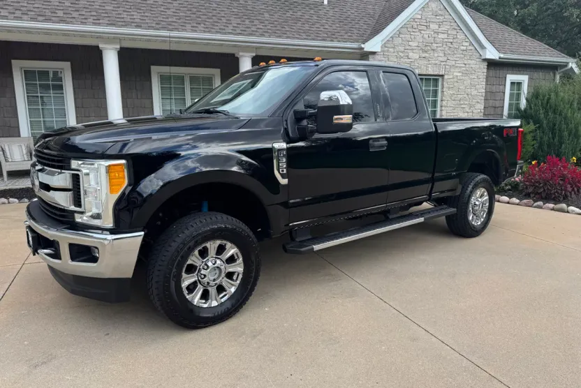 2017 Ford F-350 XLT photo 1